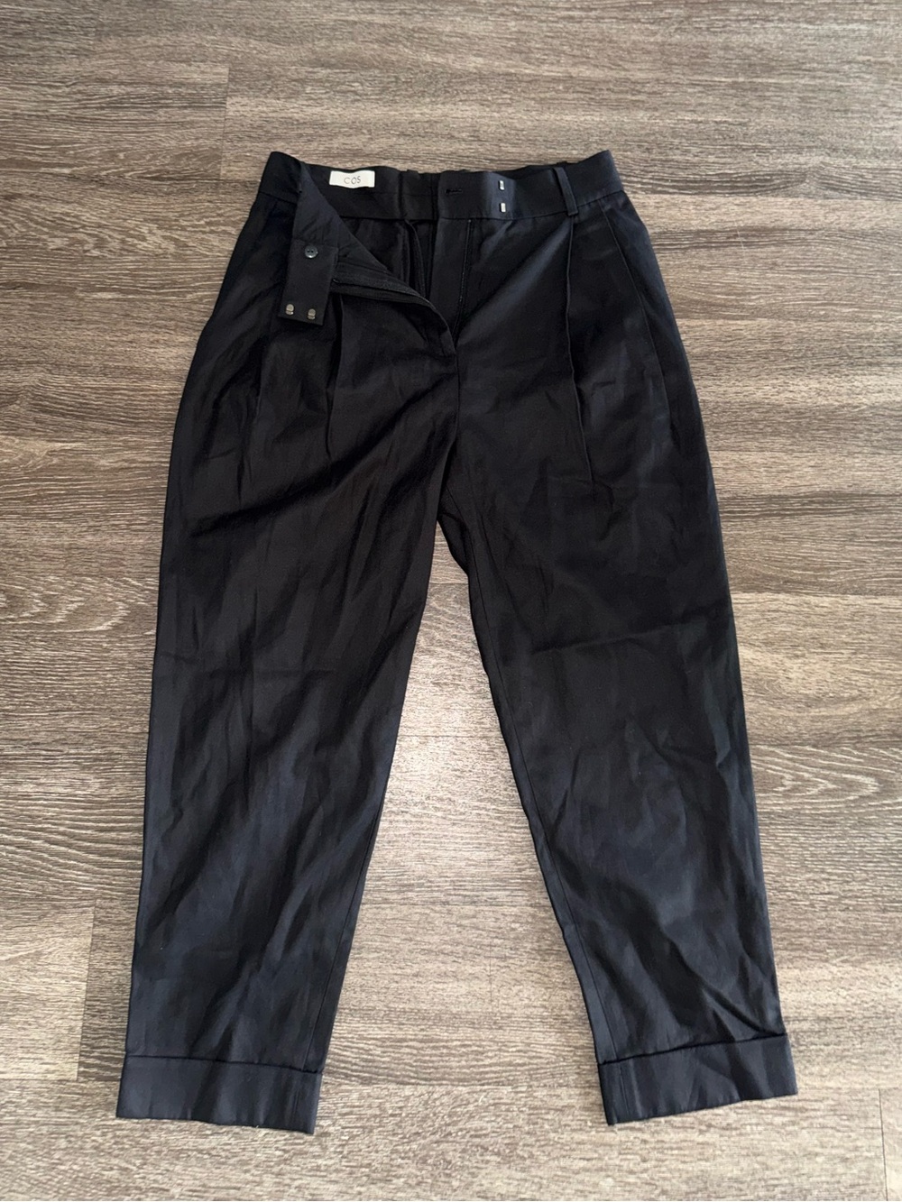 Women’s COS black double pleated trousers size 38 (6-8 US)